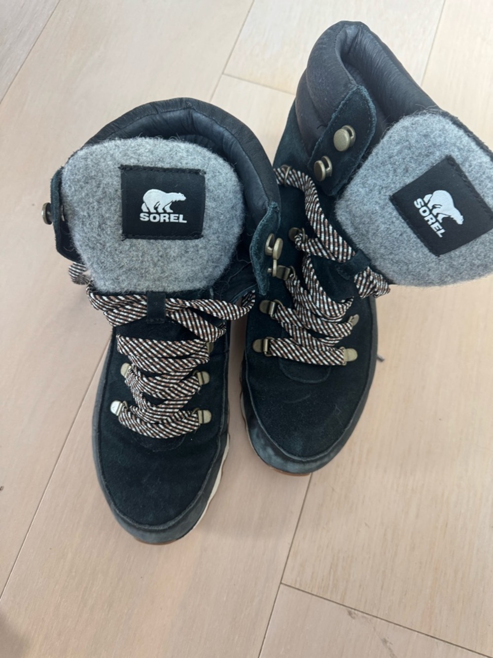 Sorel Women’s Black Suede Boots with Gray Felt Tongue